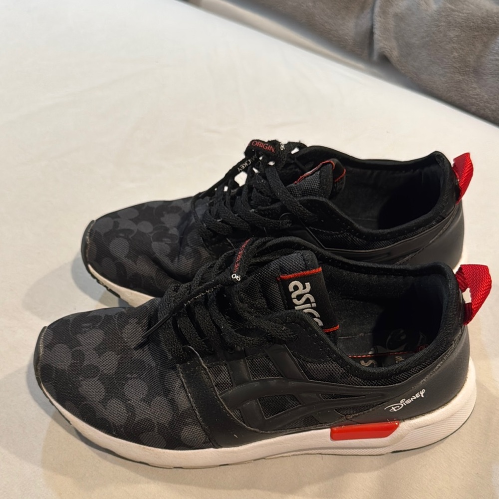 ASICS Disney 90 years of magic/ Mickey